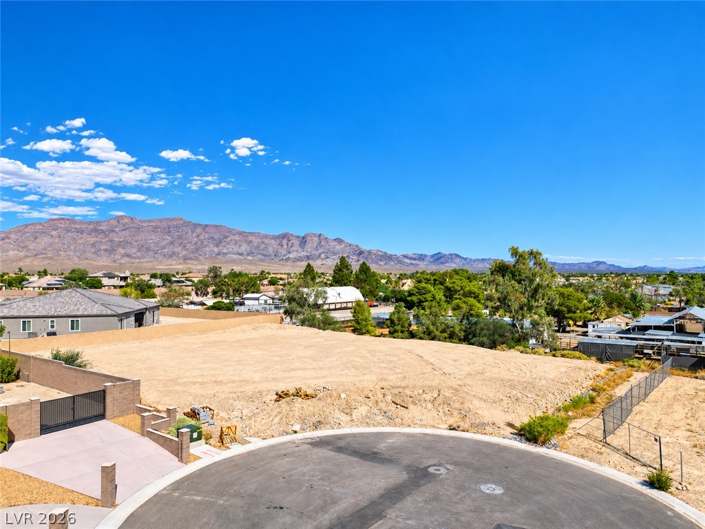 Photo 5 of 8136 N Tioga Way