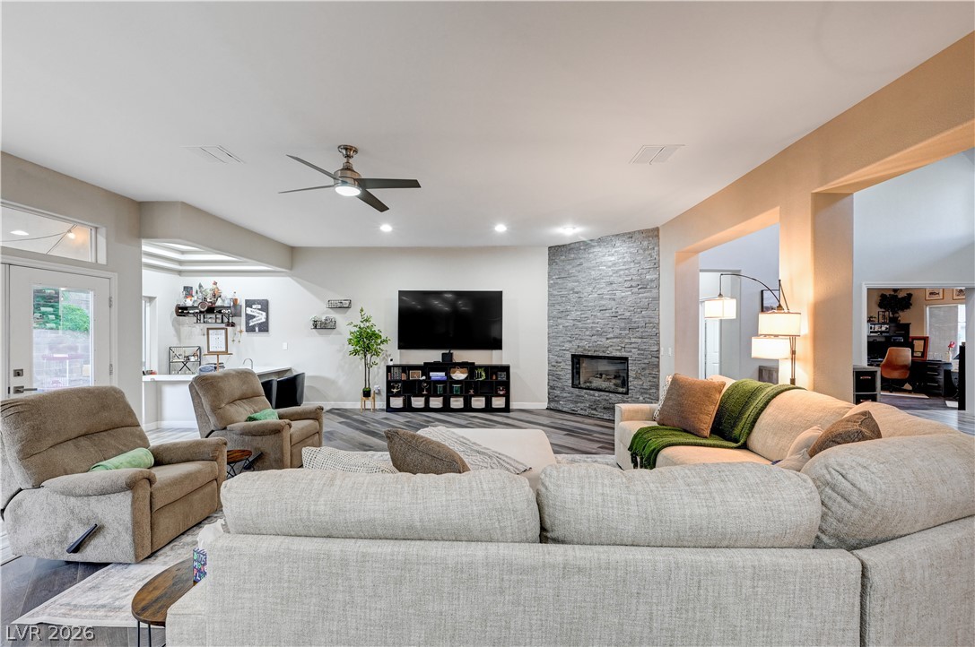 Photo 4 of 9817 Edgeview Place