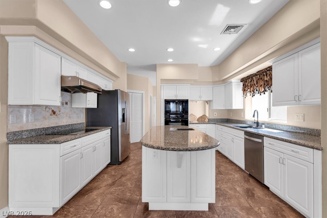 Photo 9 of 26, 7956 Marbella Circle