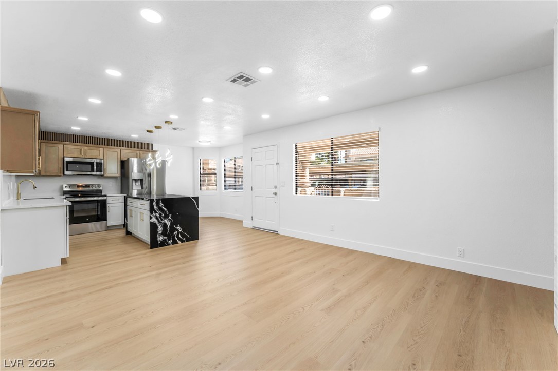 Photo 8 of 29, 1017 Falconhead Lane #102