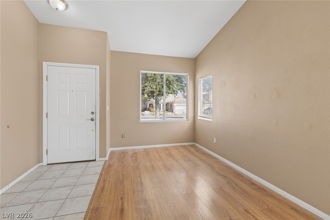 Photo 3 of 1563 Pimlico Hills Street