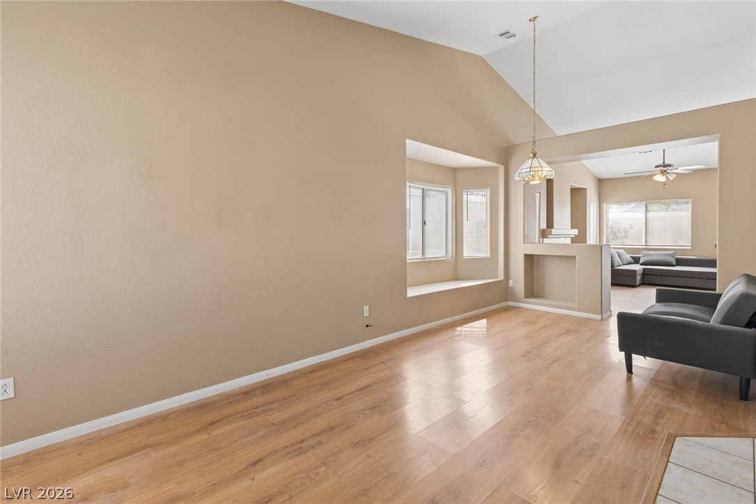 Photo 5 of 1563 Pimlico Hills Street