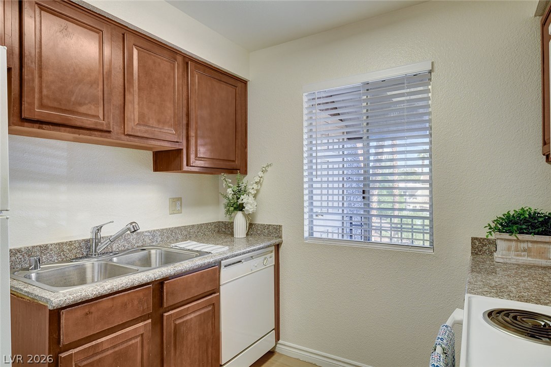 Photo 29 of 47, 5116 River Glen Drive #228