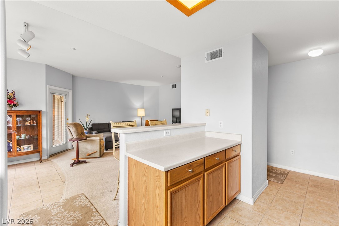 Photo 13 of 41, 830 Carnegie Street #623