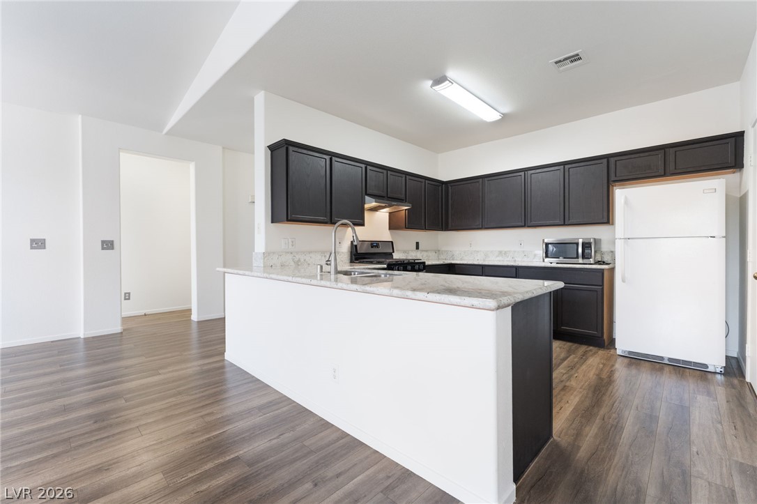 Photo 17 of 41, 909 Domnus Lane #203