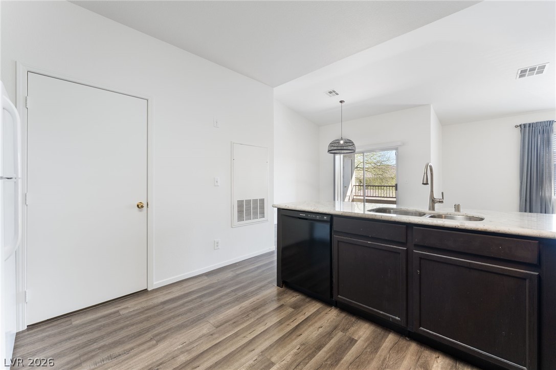 Photo 20 of 41, 909 Domnus Lane #203