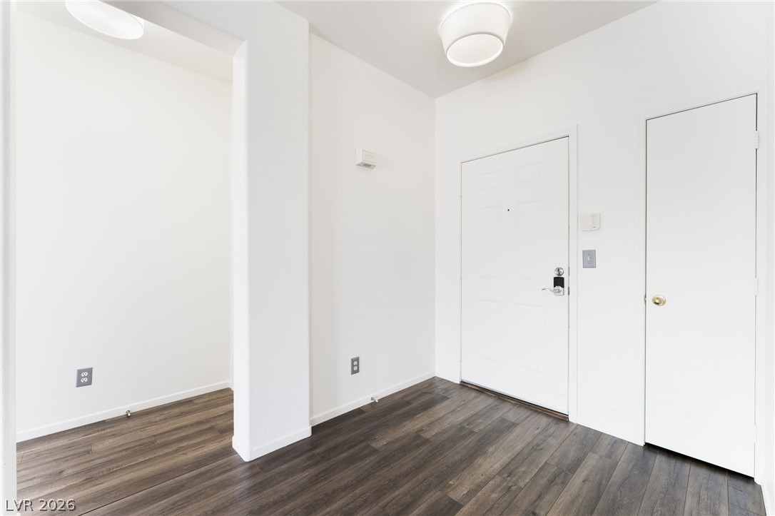 Photo 6 of 41, 909 Domnus Lane #203