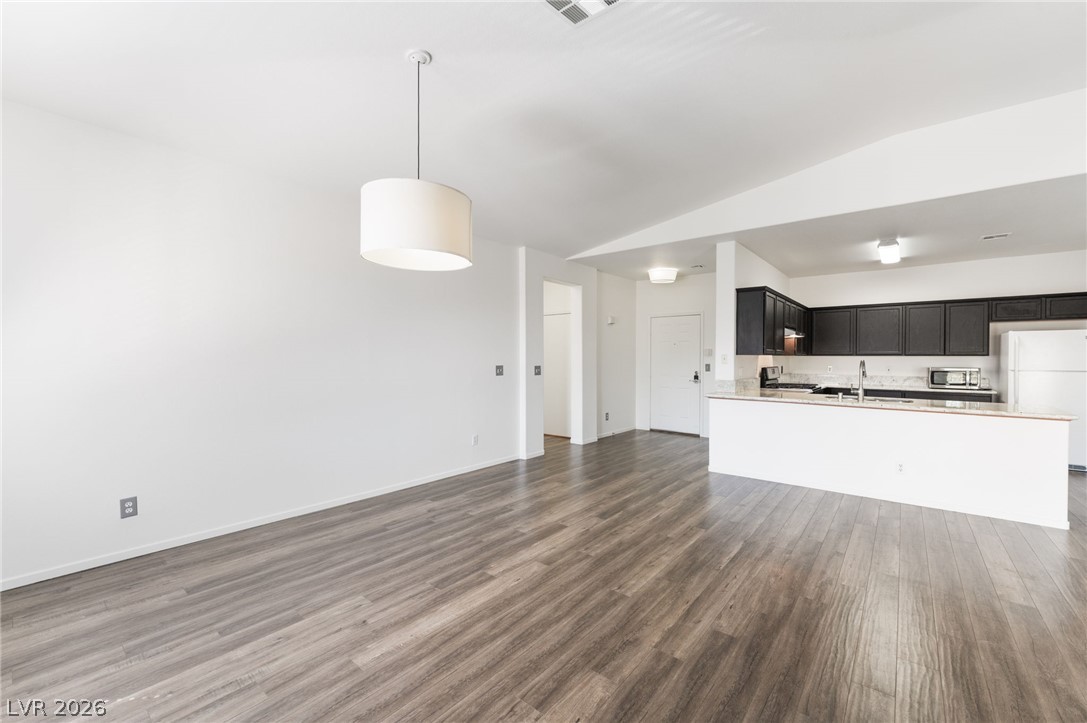 Photo 9 of 41, 909 Domnus Lane #203