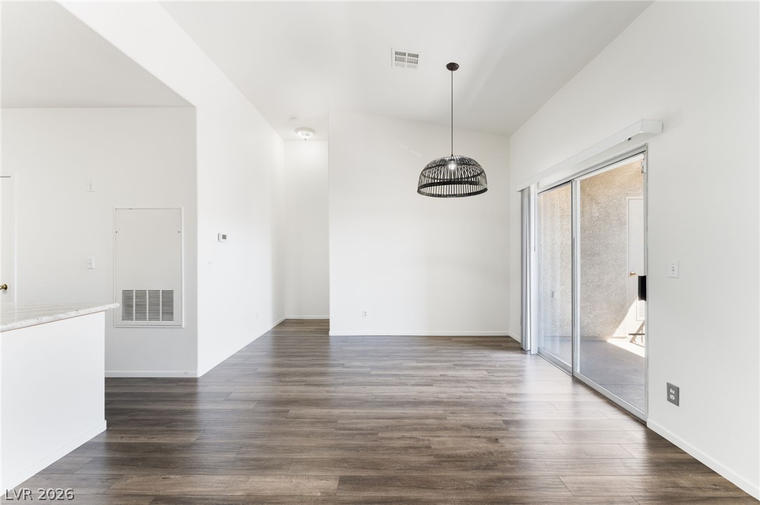 Photo 13 of 41, 909 Domnus Lane #203
