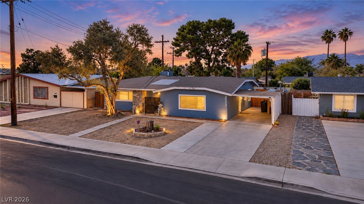 2009 N Michael Way, Las Vegas 89108