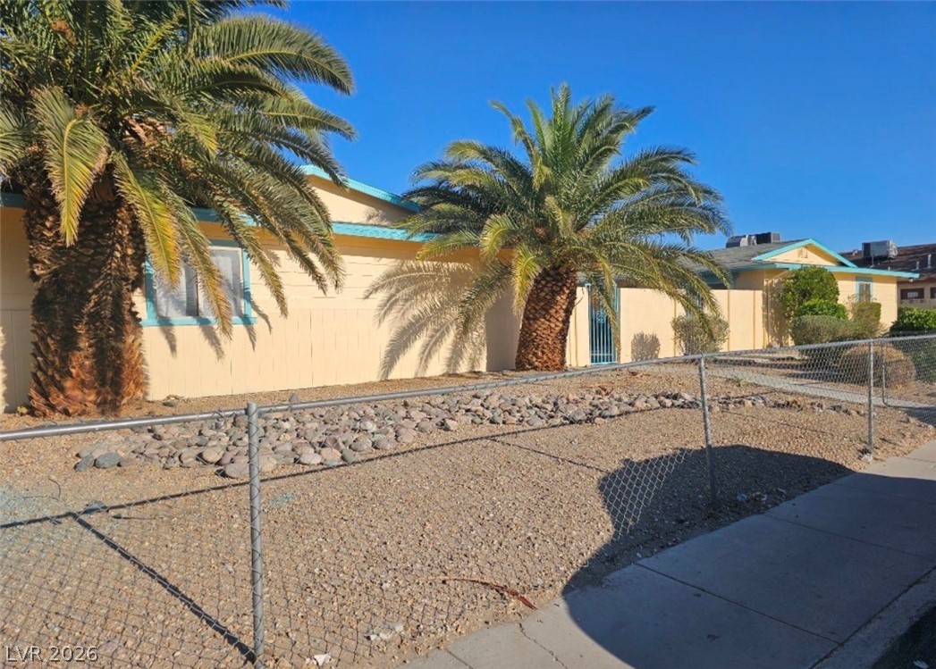 Photo 5 of 2220 N Lamb Boulevard