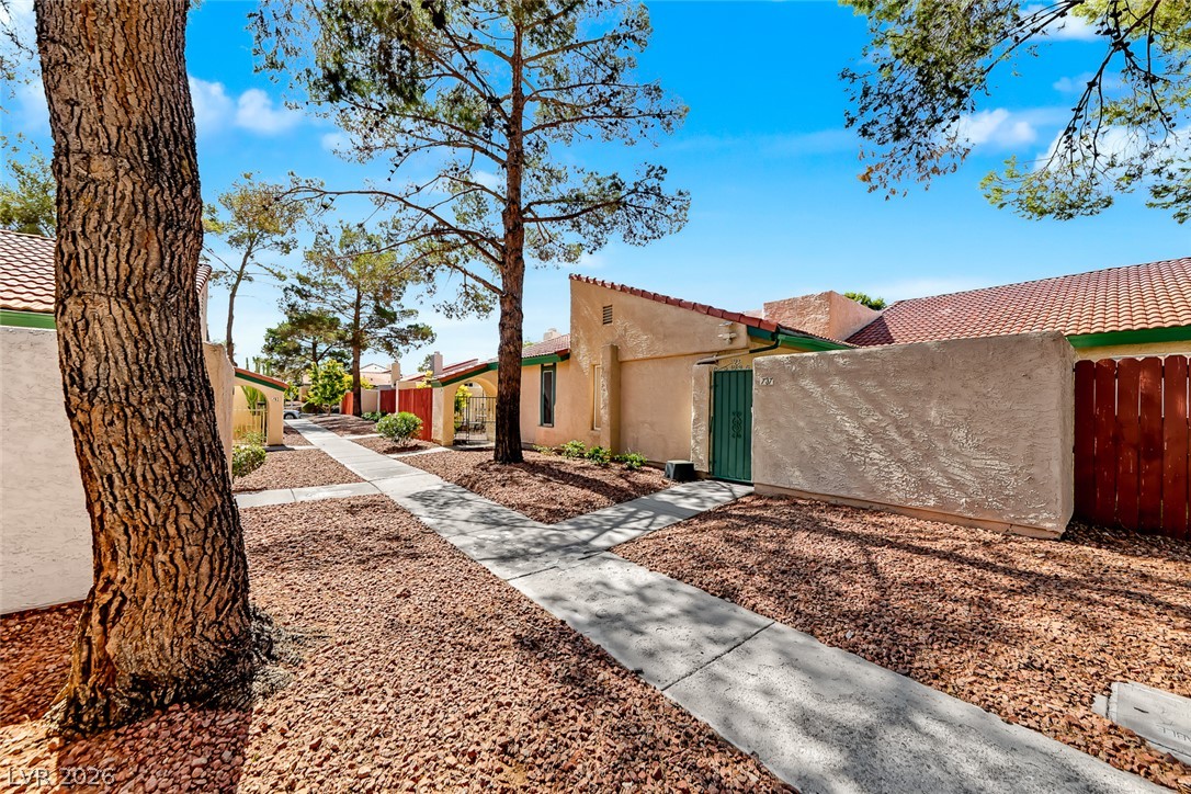 Photo 3 of 737 Heritage Vista Avenue