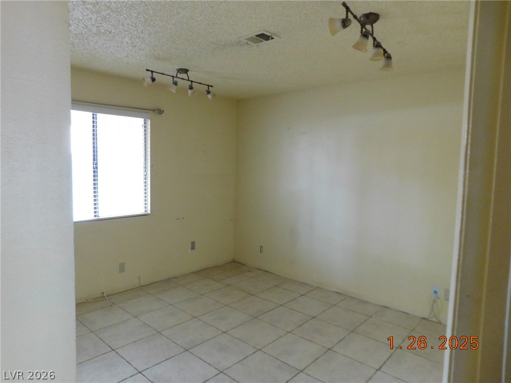 Photo 18 of 34, 384 Norlina Court