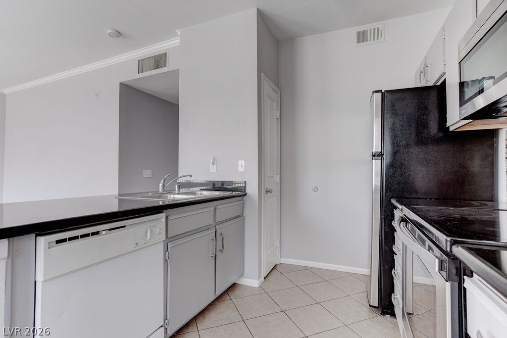 Photo 13 of 25, 2900 Sunridge Heights Parkway #418