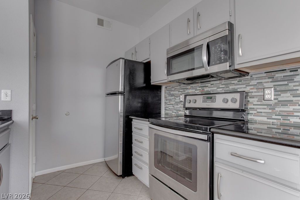 Photo 14 of 25, 2900 Sunridge Heights Parkway #418