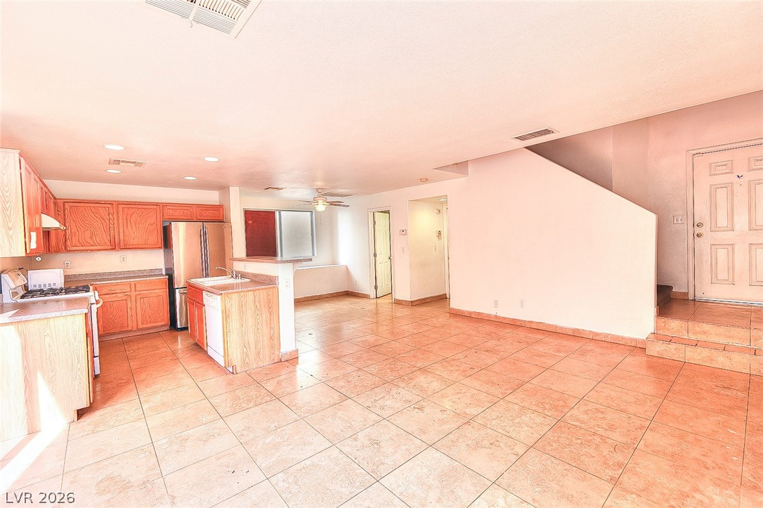 Photo 10 of 20, 4133 Kemble Court