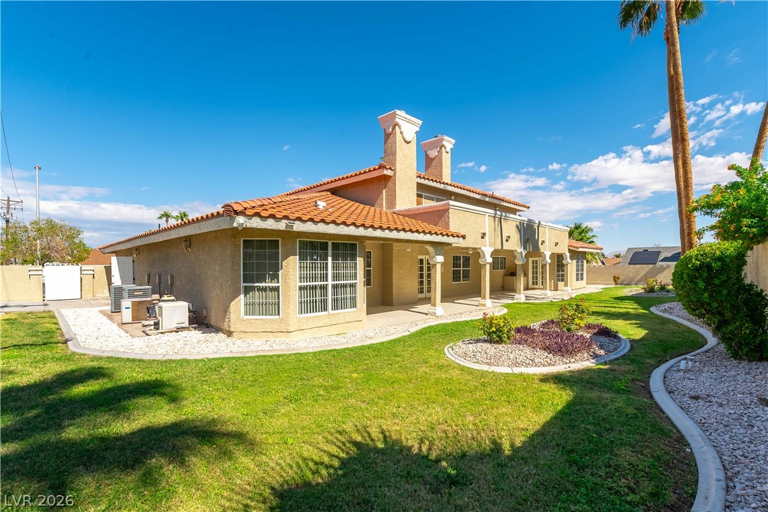 Photo 2 of 3013 W Oakey Boulevard