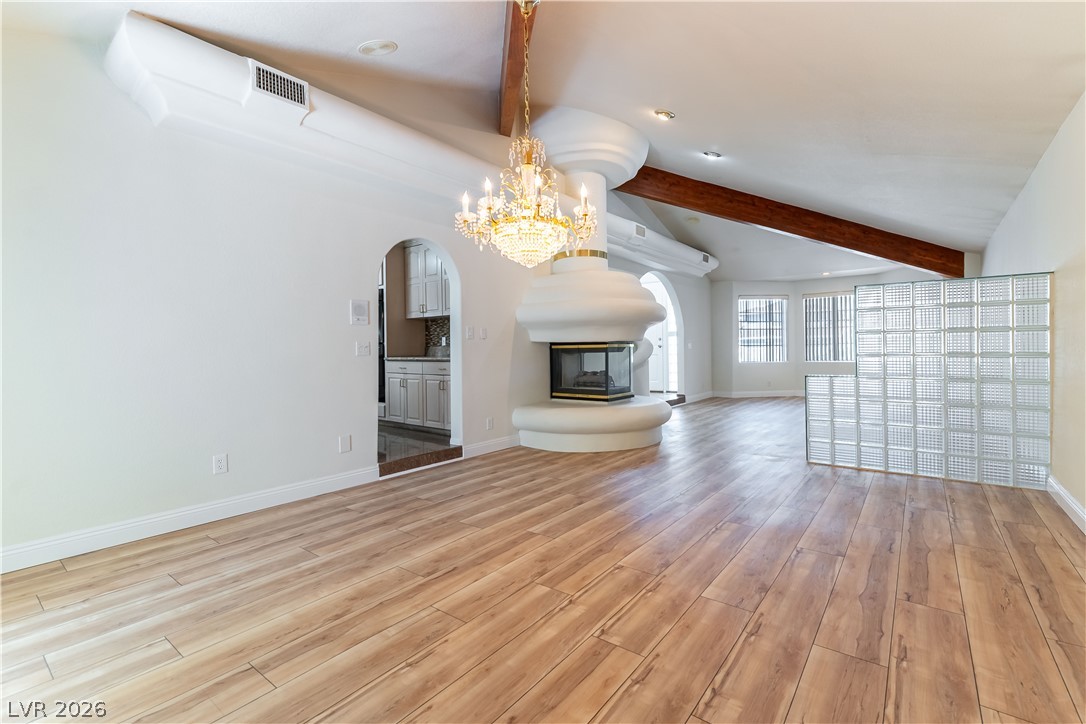 Photo 8 of 37, 3013 W Oakey Boulevard