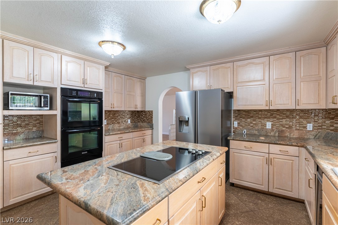 Photo 11 of 37, 3013 W Oakey Boulevard