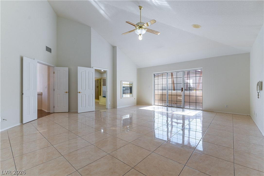 Photo 26 of 37, 3013 W Oakey Boulevard