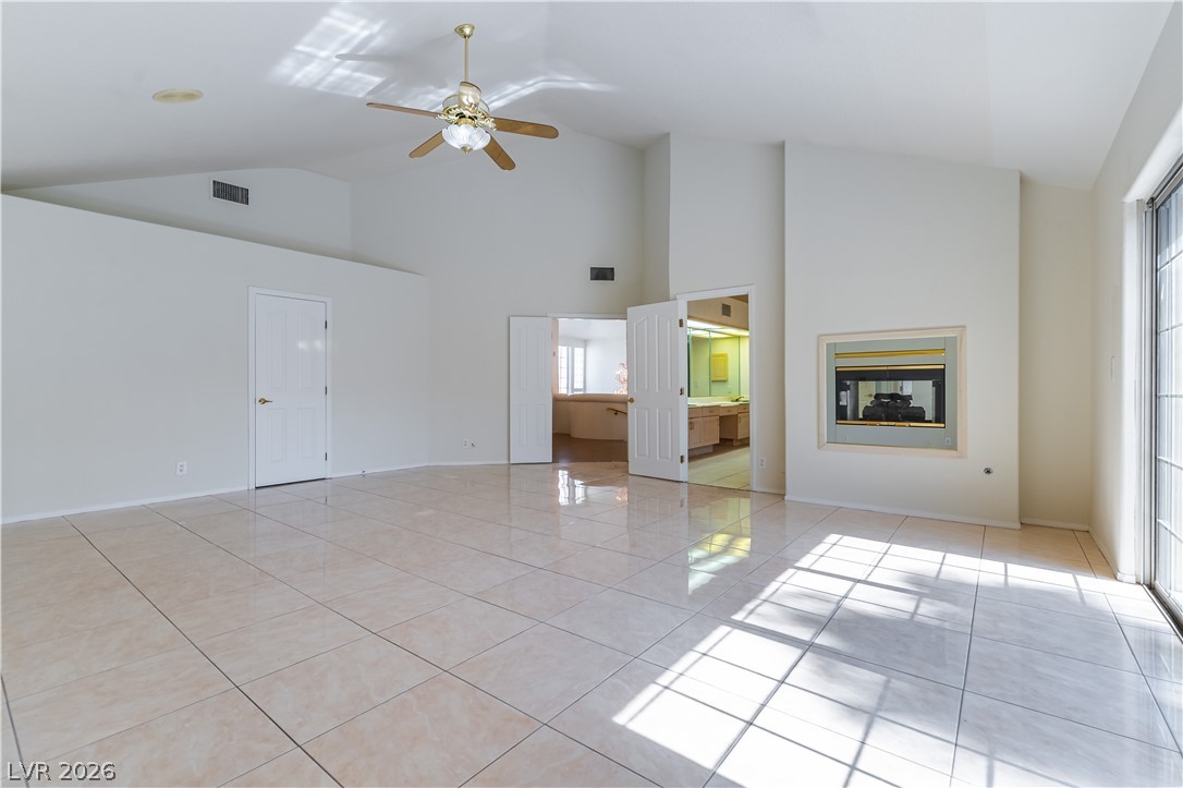Photo 27 of 37, 3013 W Oakey Boulevard