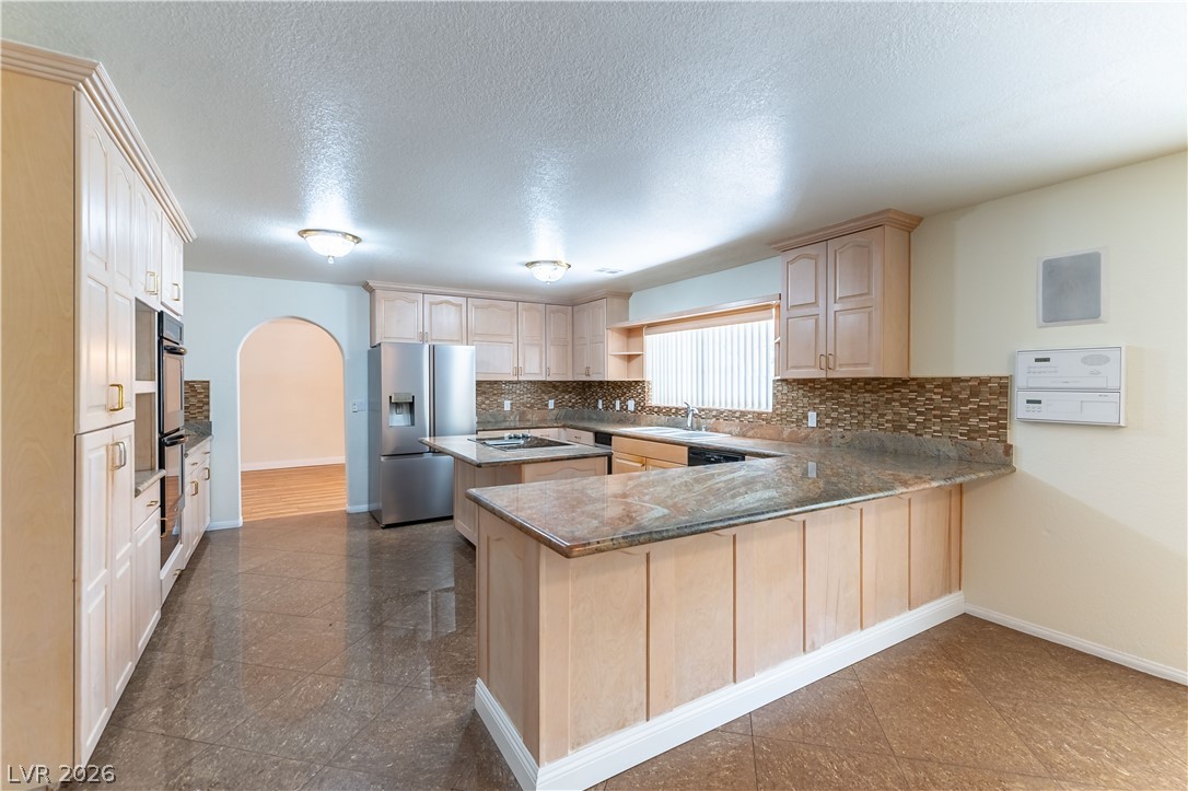 Photo 14 of 37, 3013 W Oakey Boulevard