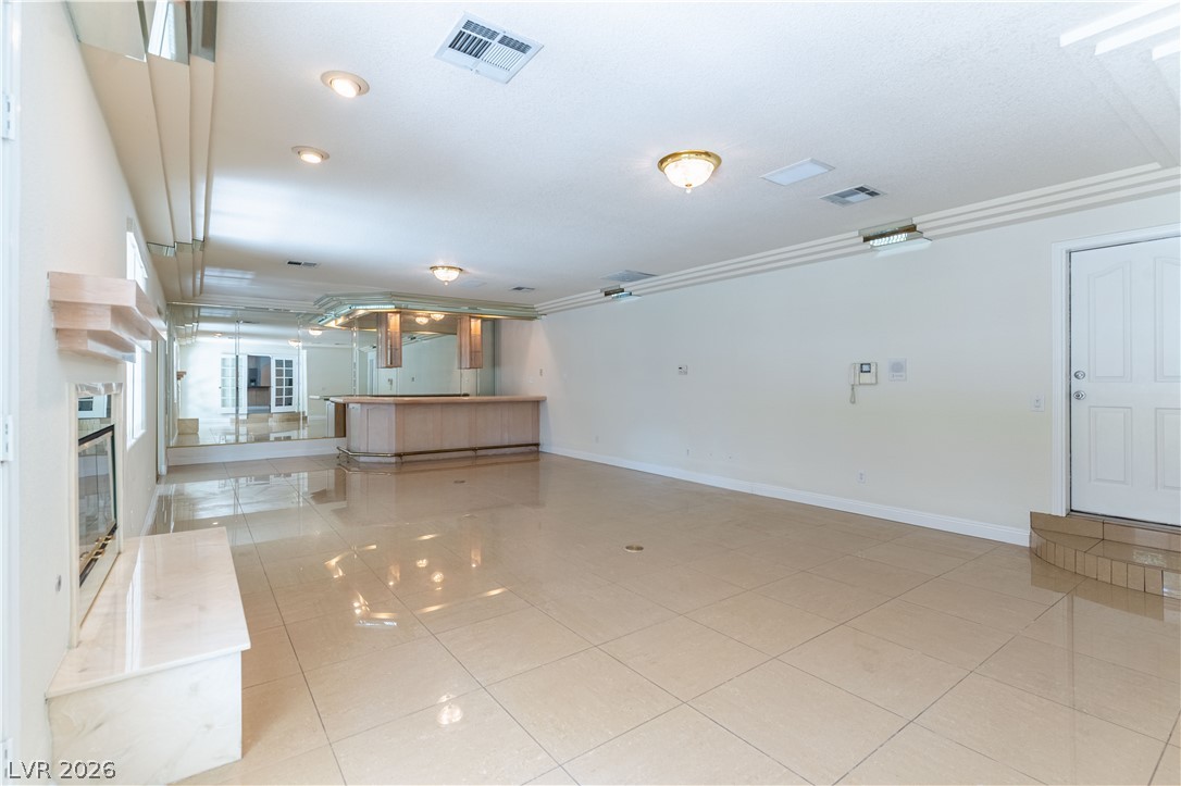 Photo 15 of 37, 3013 W Oakey Boulevard