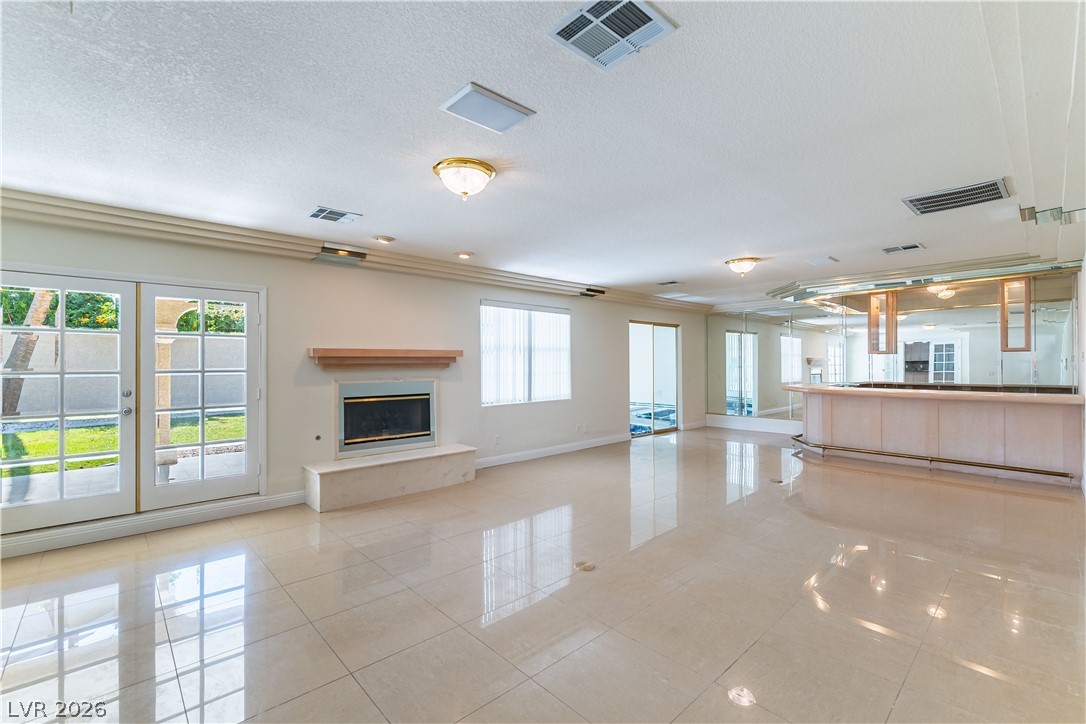 Photo 16 of 37, 3013 W Oakey Boulevard
