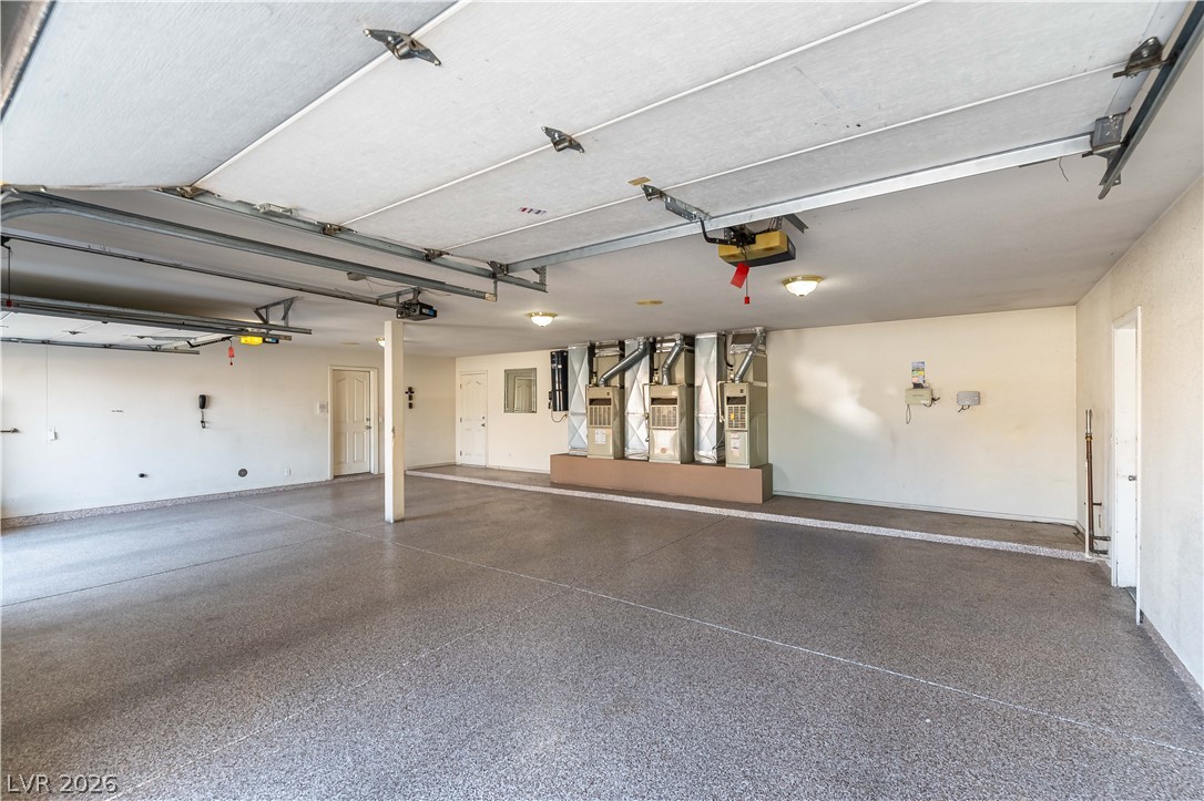 Photo 35 of 37, 3013 W Oakey Boulevard