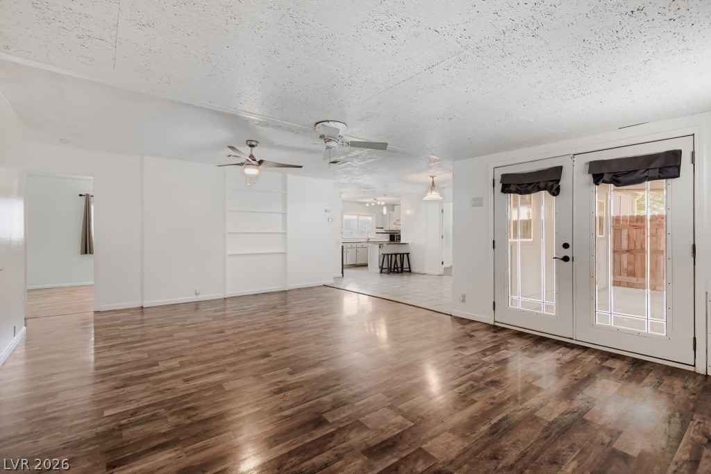 Photo 4 of 5422 N Sir Richard Drive