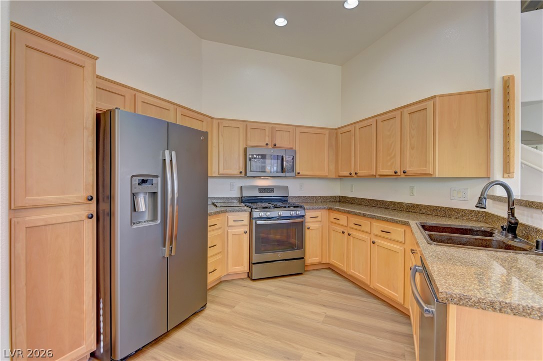 Photo 12 of 36, 3975 N Hualapai Way #217