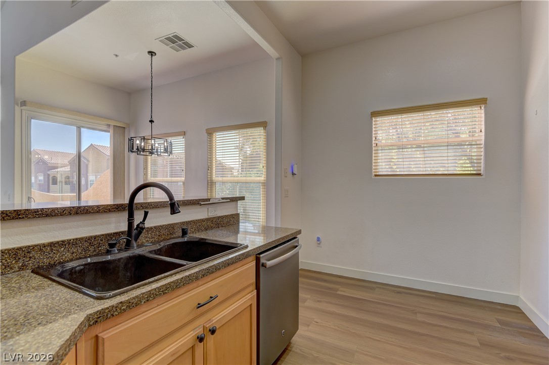 Photo 13 of 36, 3975 N Hualapai Way #217