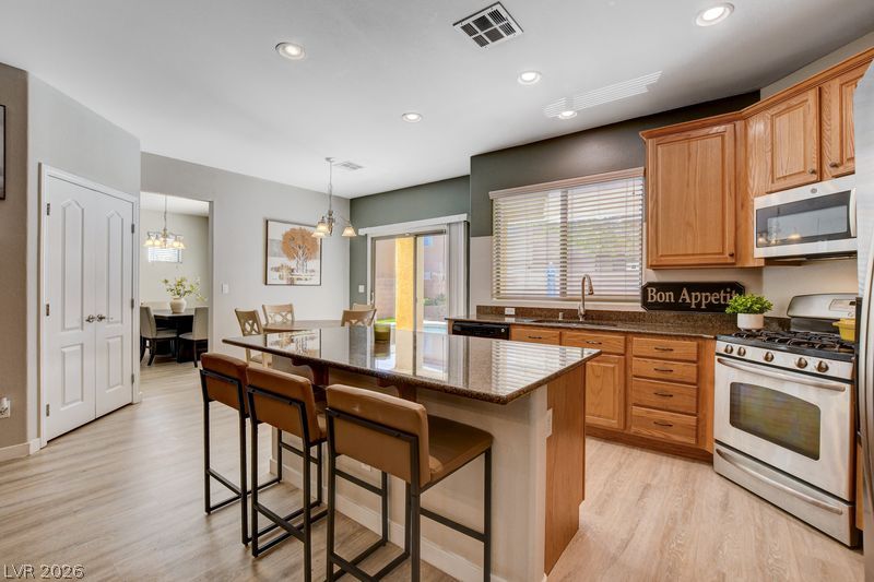 Photo 8 of 33, 10417 Walworth Avenue