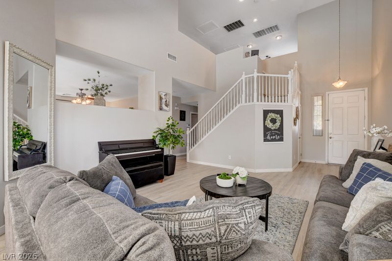 Photo 4 of 10417 Walworth Avenue