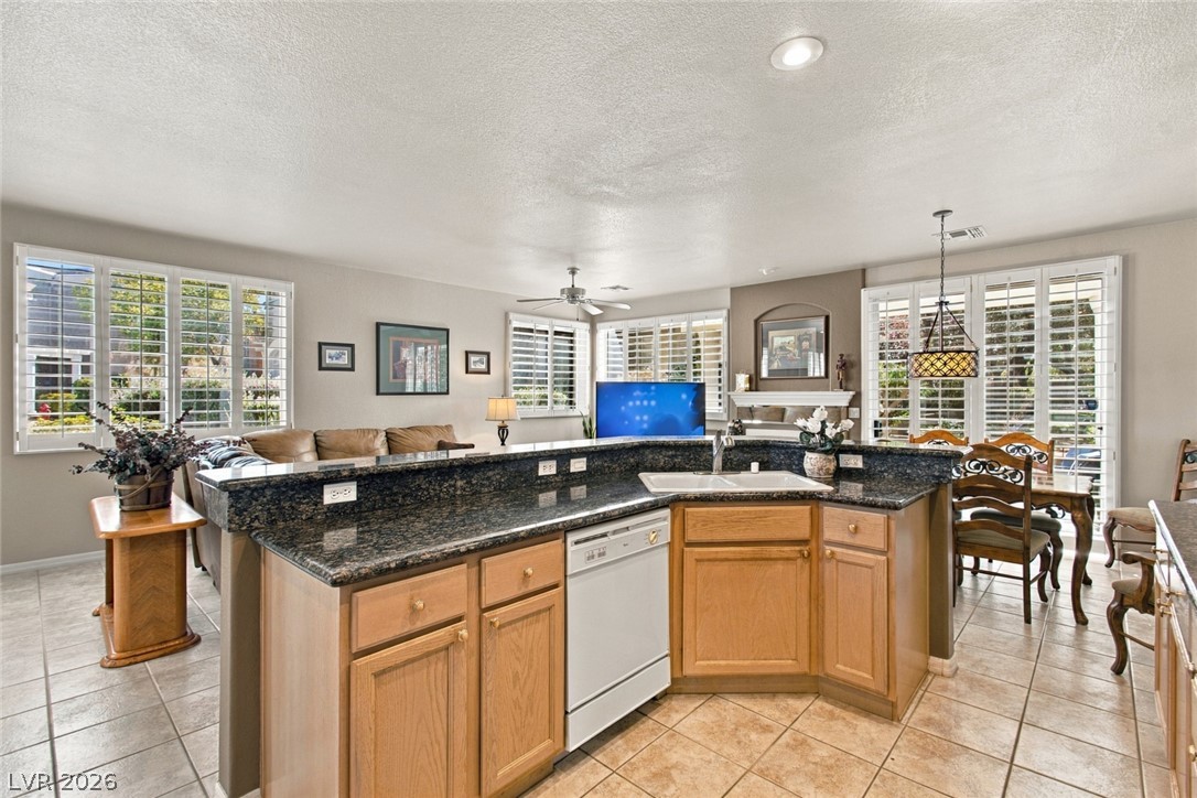 Photo 13 of 34, 9425 San Laguna Court #105