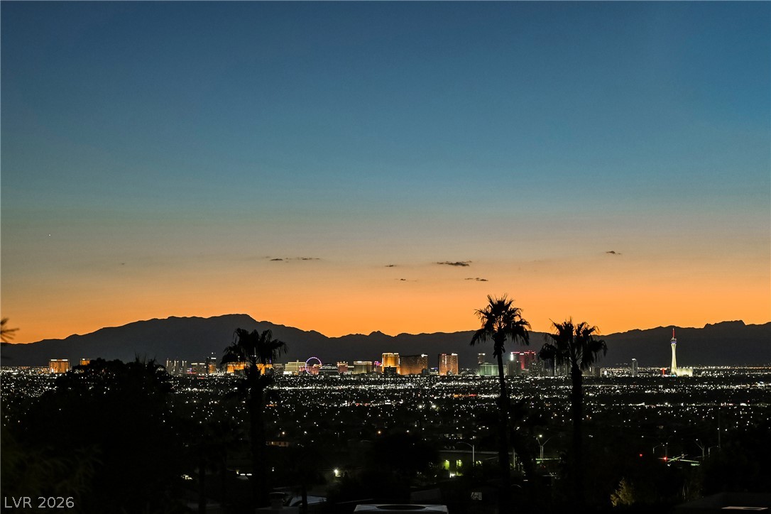 Photo 4 of 649 Wilshire Boulevard