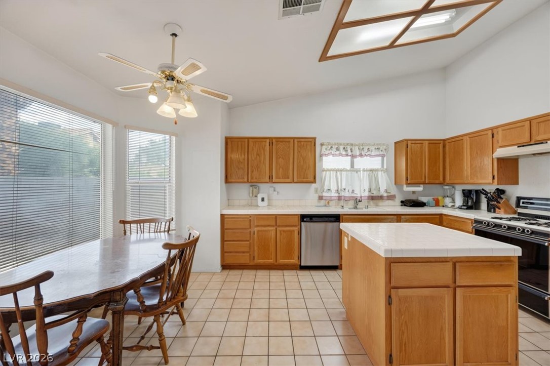 Photo 14 of 42, 1552 Beech Grove Drive