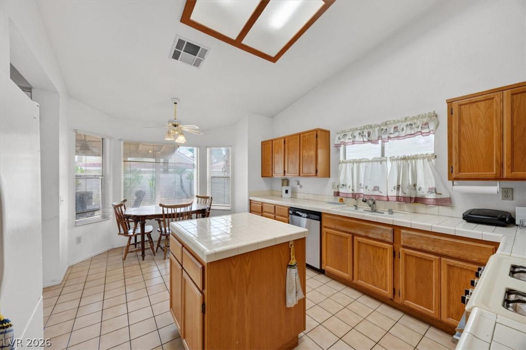 Photo 19 of 42, 1552 Beech Grove Drive