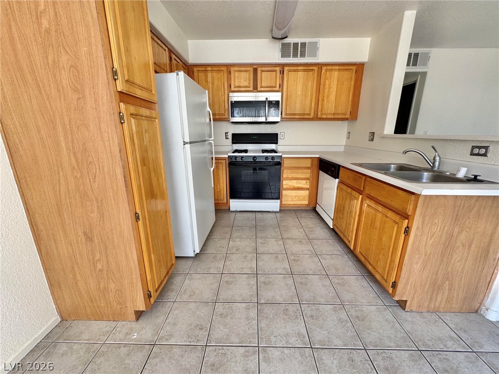 Photo 12 of 24, 5710 E Tropicana Avenue #1065