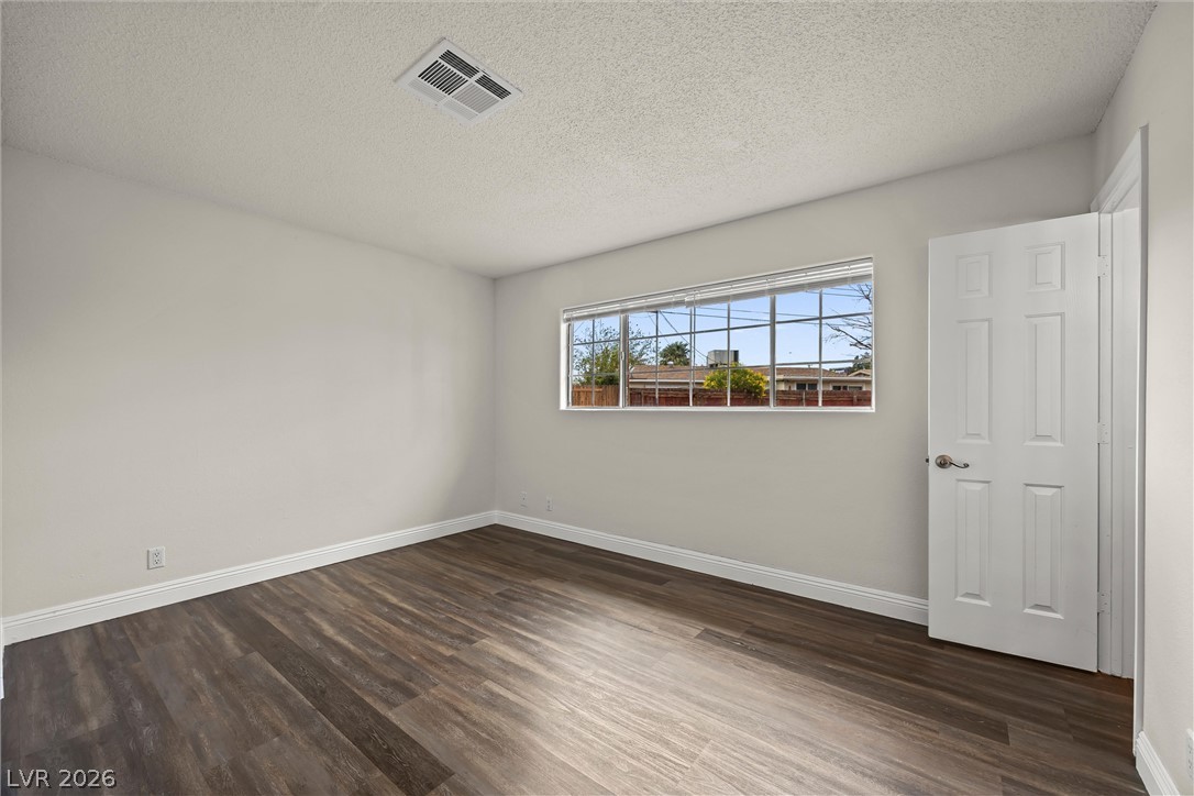 Photo 14 of 38, 4122 Parkwood Circle