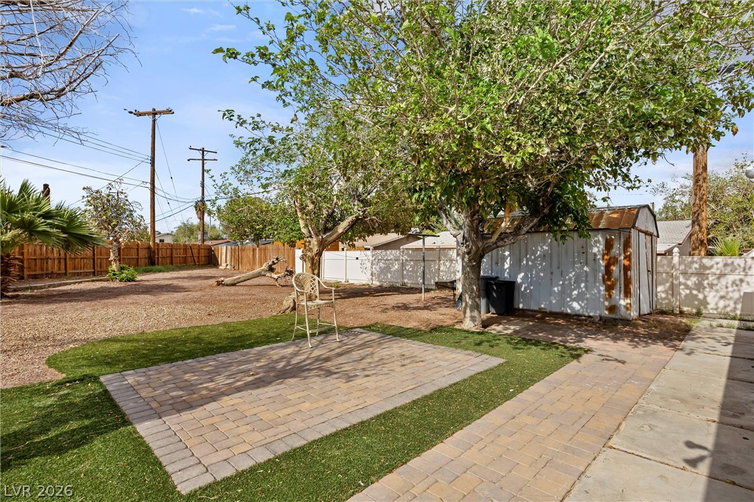 Photo 17 of 38, 4122 Parkwood Circle