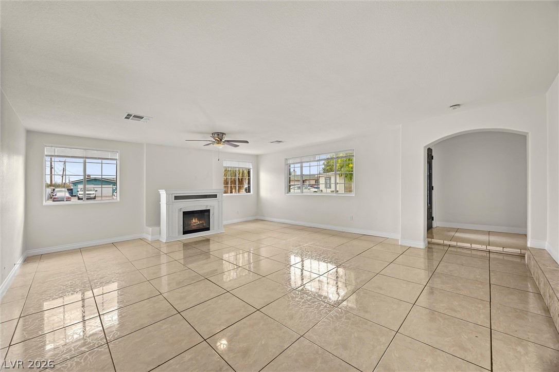 Photo 4 of 4122 Parkwood Circle