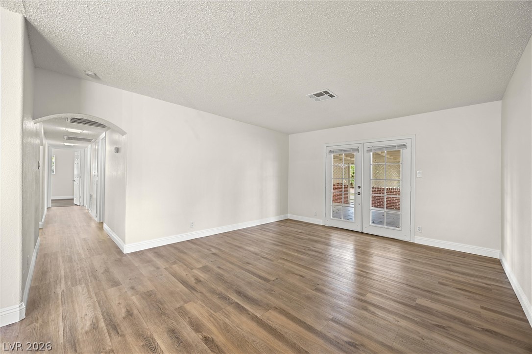 Photo 6 of 38, 4122 Parkwood Circle