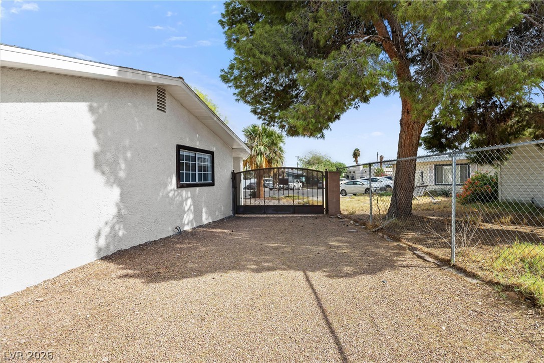 Photo 9 of 38, 4122 Parkwood Circle