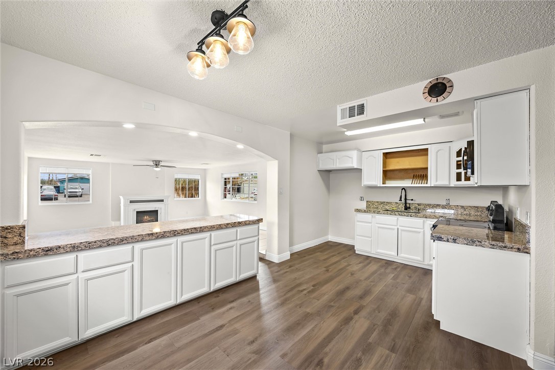 Photo 10 of 38, 4122 Parkwood Circle
