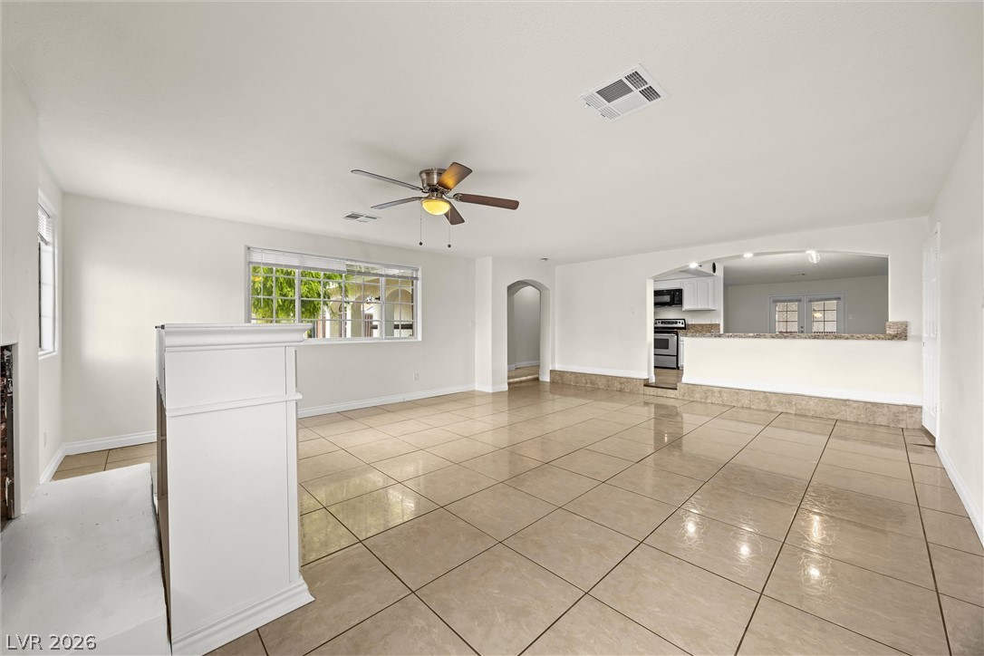 Photo 12 of 38, 4122 Parkwood Circle