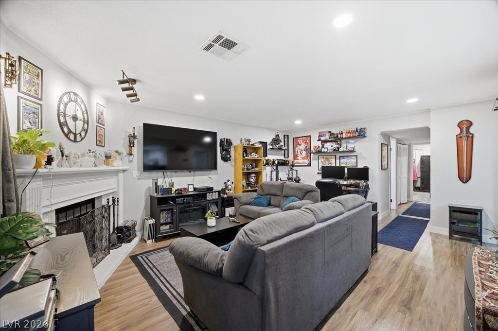 Photo 8 of 25, 5099 Eldora Avenue #1