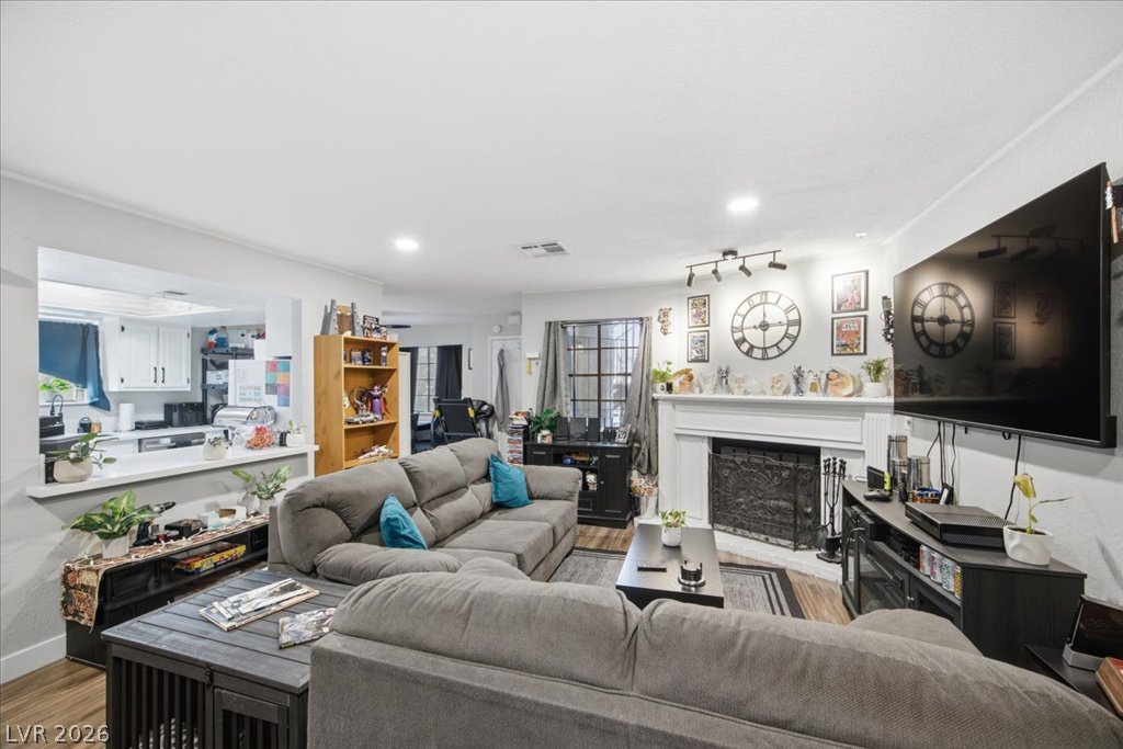Photo 10 of 25, 5099 Eldora Avenue #1