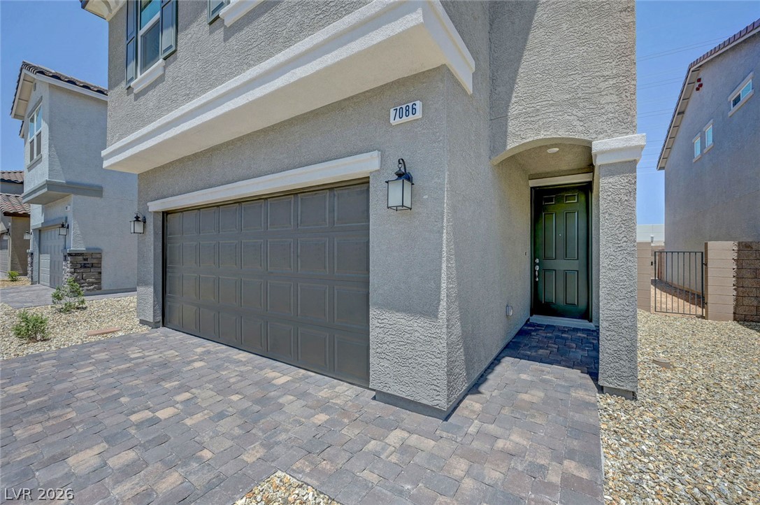 Photo 4 of 7086 Parkallen Avenue