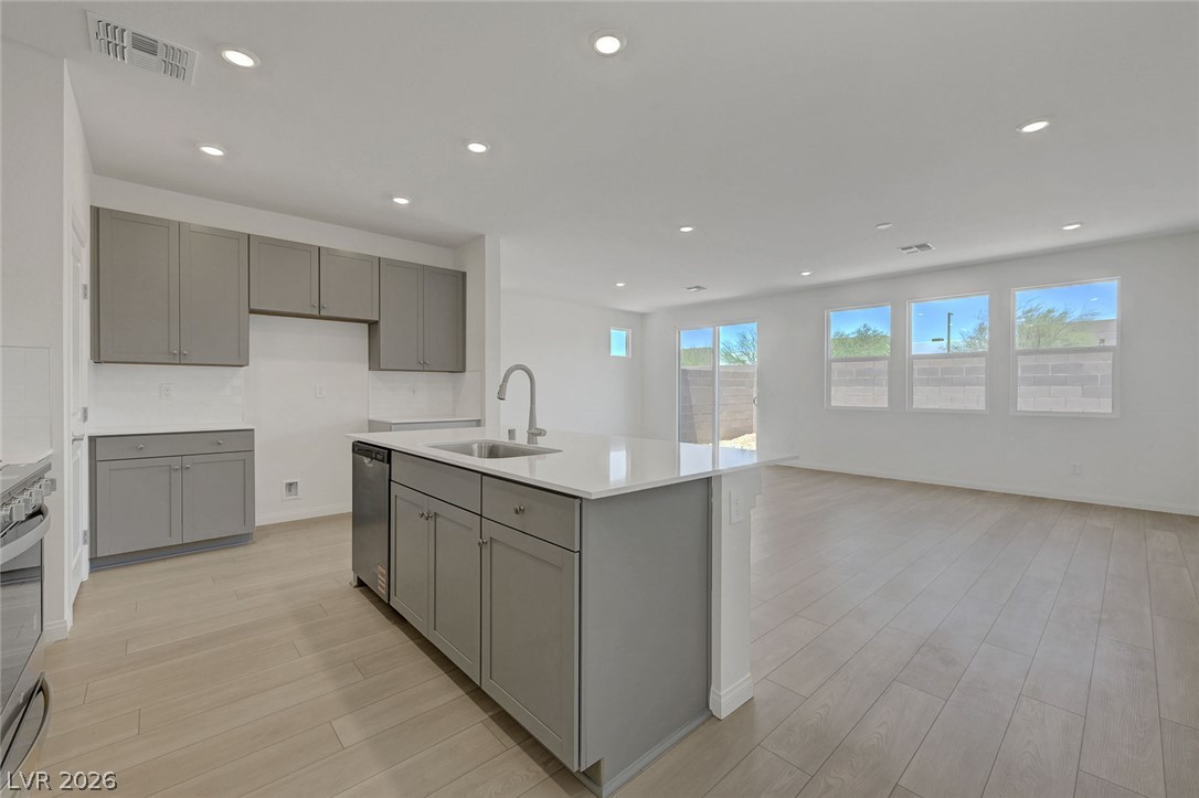 Photo 6 of 48, 7086 Parkallen Avenue